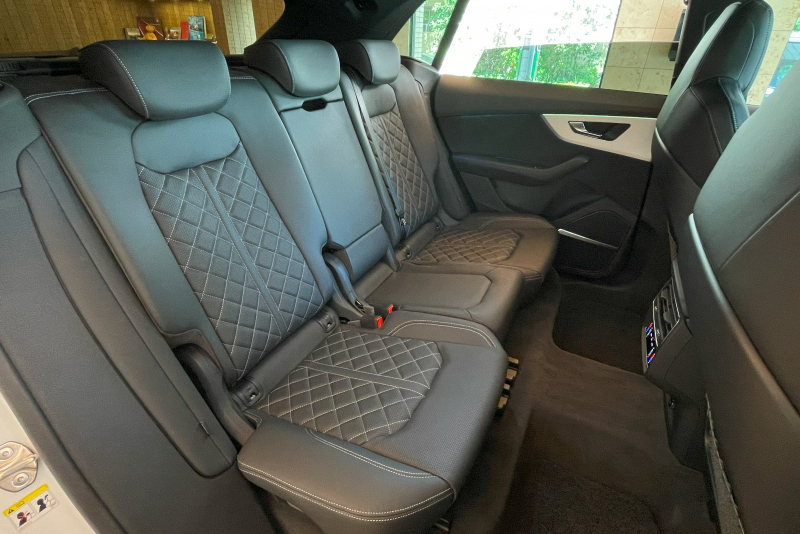 アウディ Q8 中古車