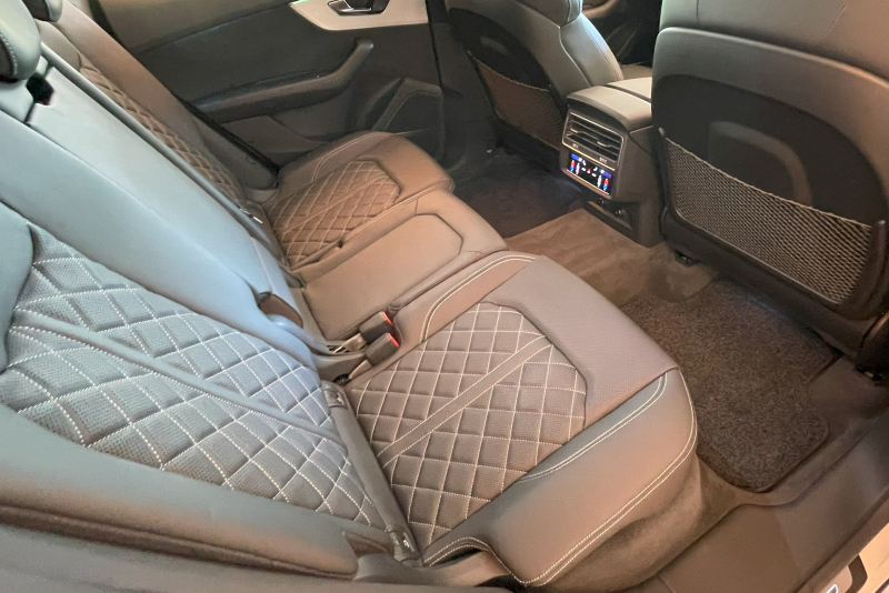 アウディ Q8 中古車