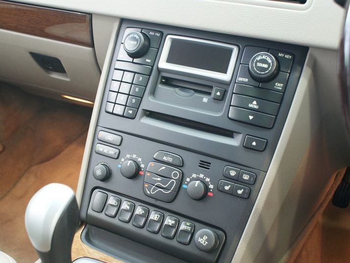 ボルボ XC90 中古車