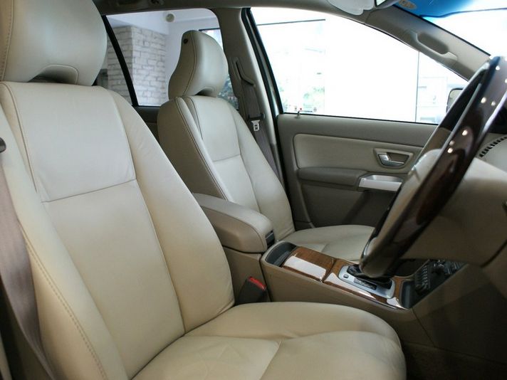 ボルボ XC90 中古車