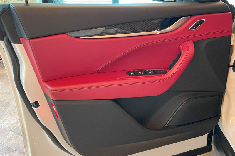 マセラティ レヴァンテ 中古車