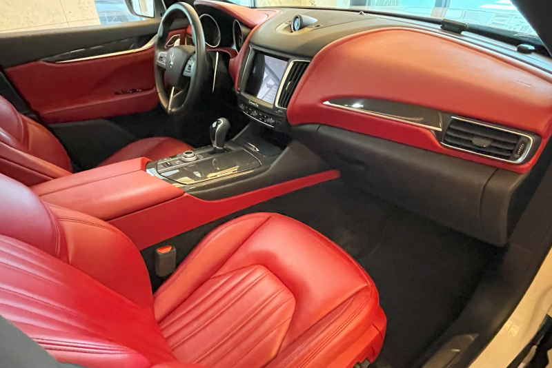 マセラティ レヴァンテ 中古車