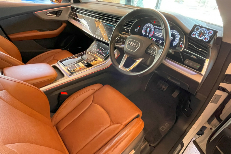 アウディ Q8 中古車