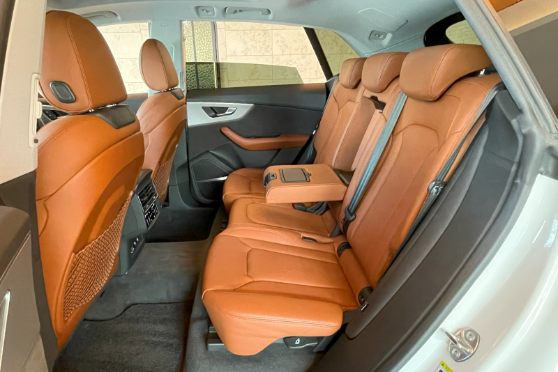 アウディ Q8 中古車