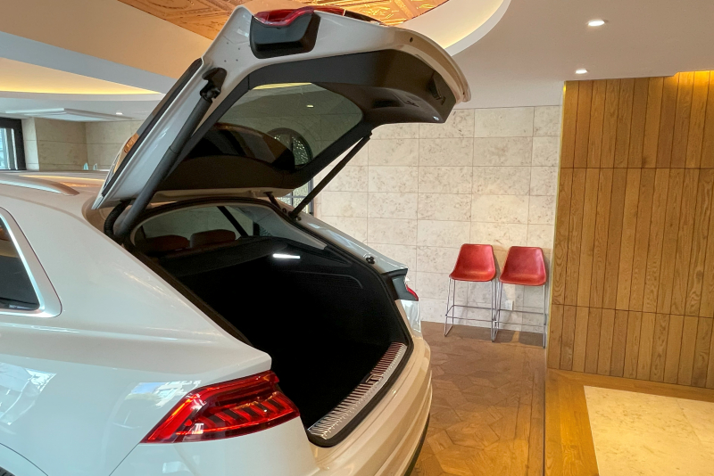 アウディ Q8 中古車