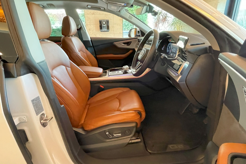 アウディ Q8 中古車