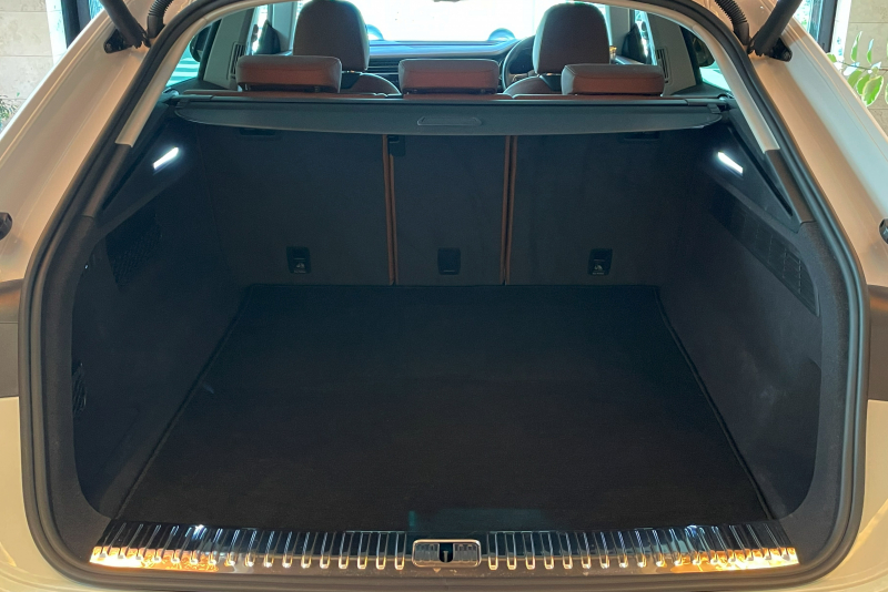 アウディ Q8 中古車