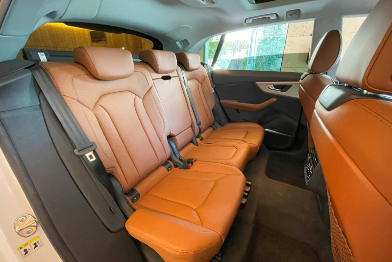 アウディ Q8 中古車