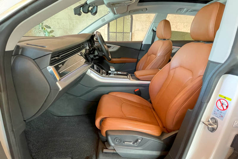 アウディ Q8 中古車