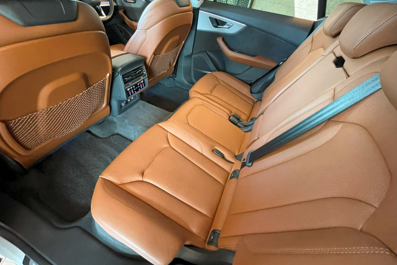 アウディ Q8 中古車