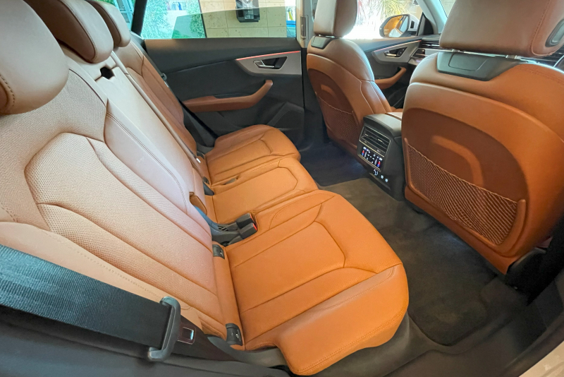 アウディ Q8 中古車