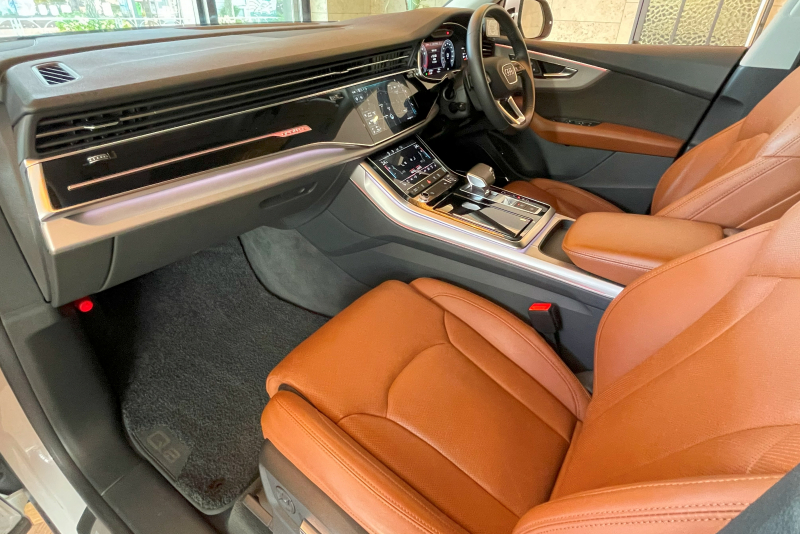 アウディ Q8 中古車