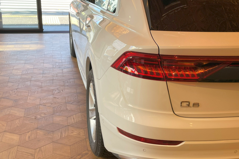 アウディ Q8 中古車