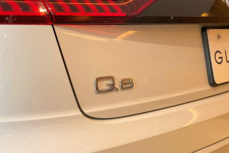 アウディ Q8 中古車