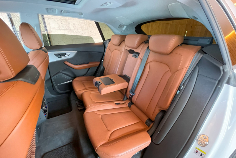 アウディ Q8 中古車