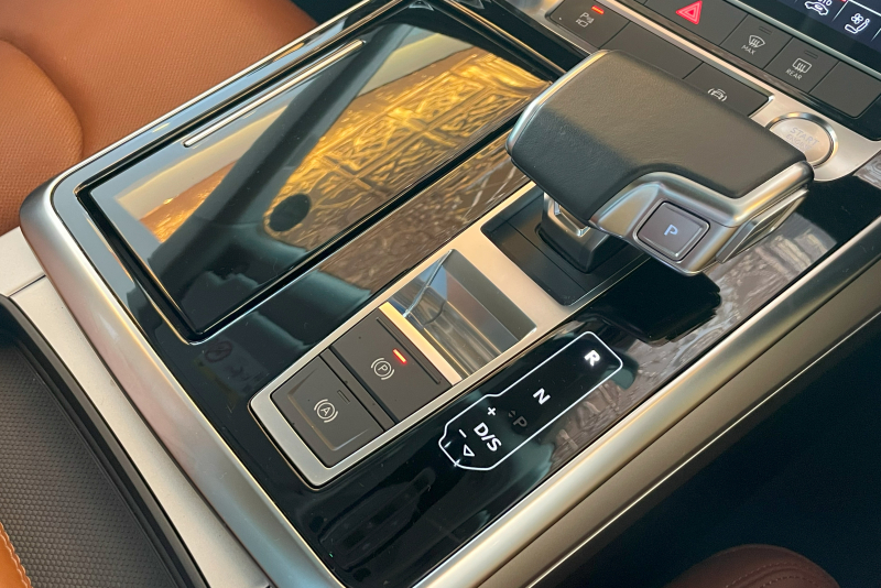 アウディ Q8 中古車