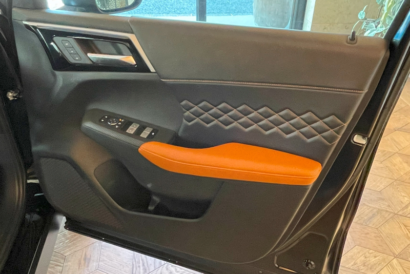 三菱 アウトランダー PHEV 中古車