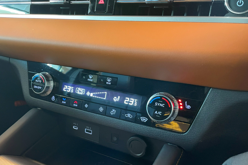 三菱 アウトランダー PHEV 中古車