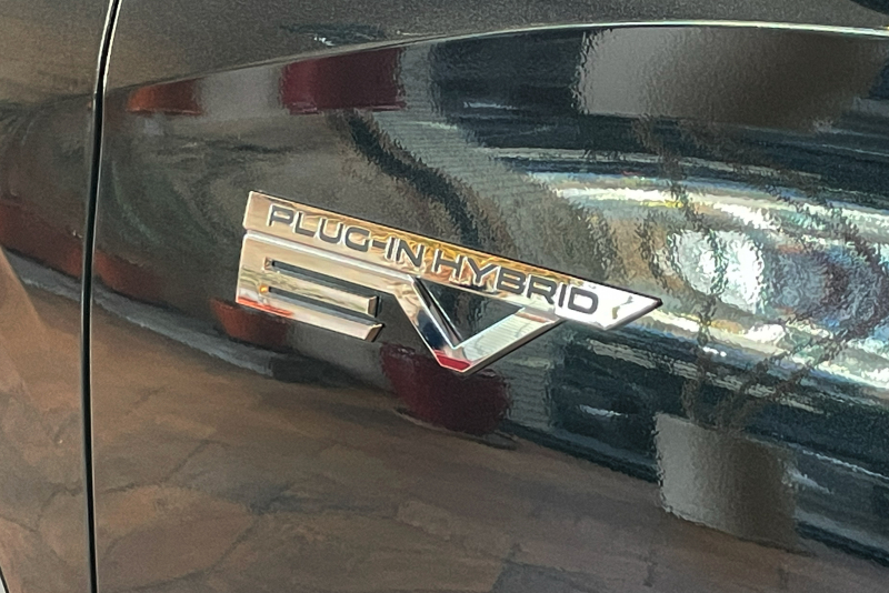 三菱 アウトランダー PHEV 中古車