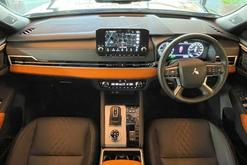 三菱 アウトランダー PHEV 中古車