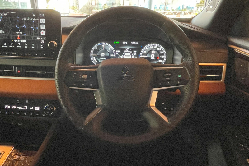 三菱 アウトランダー PHEV 中古車