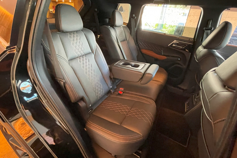 三菱 アウトランダー PHEV 中古車