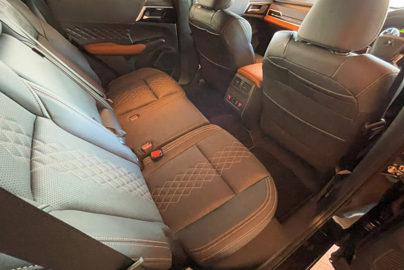 三菱 アウトランダー PHEV 中古車