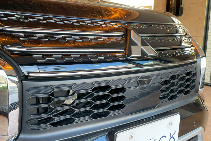 三菱 アウトランダー PHEV 中古車