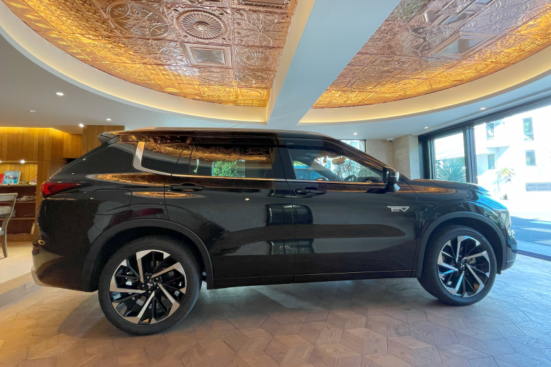 三菱 アウトランダー PHEV 中古車