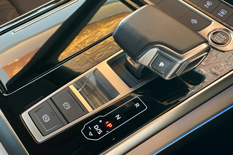 アウディ Q8 中古車