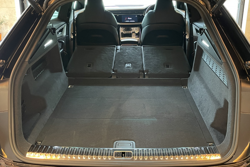 アウディ Q8 中古車