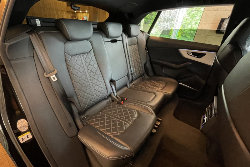 アウディ Q8 中古車