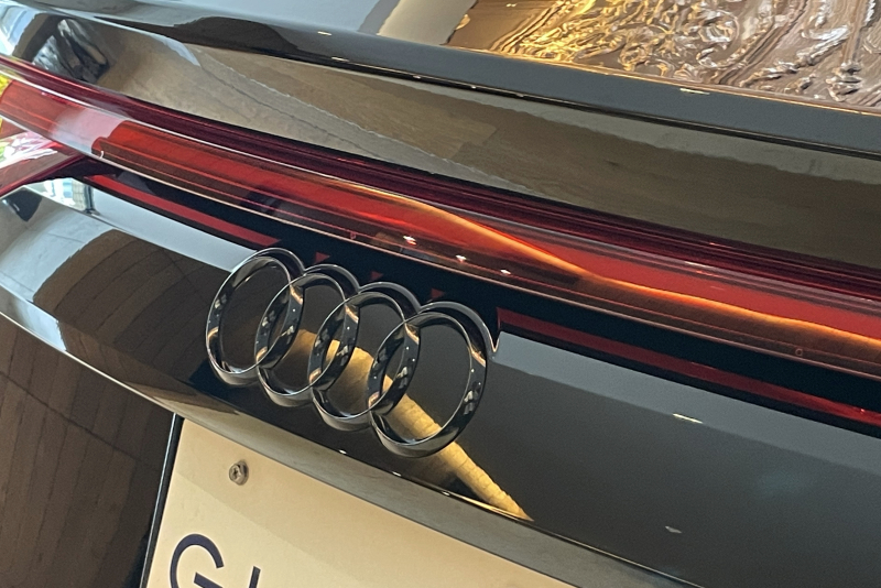 アウディ Q8 中古車