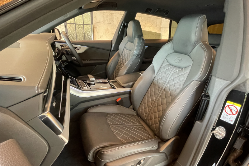 アウディ Q8 中古車