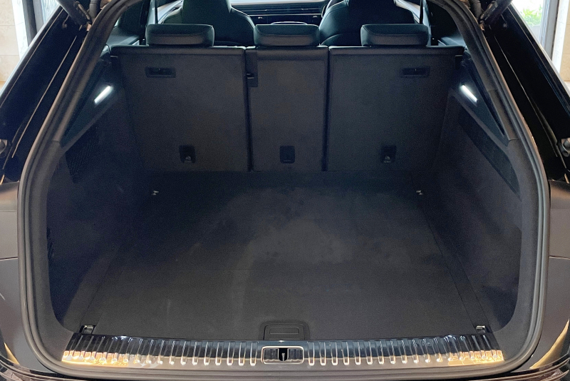 アウディ Q8 中古車