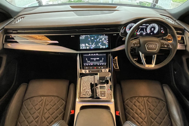 アウディ Q8 中古車