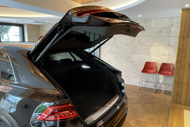 アウディ Q8 中古車