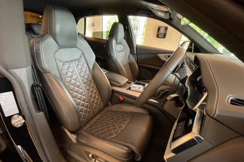 アウディ Q8 中古車