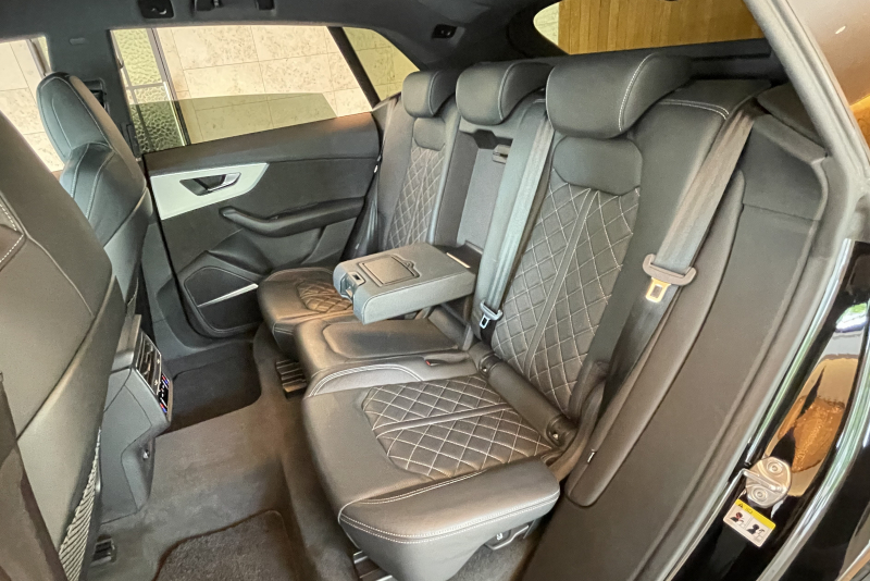 アウディ Q8 中古車