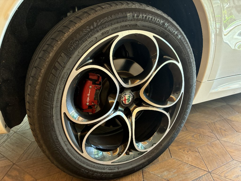 アルファロメオ ステルヴィオ 中古車