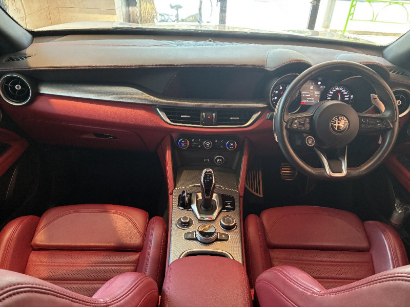 アルファロメオ ステルヴィオ 中古車