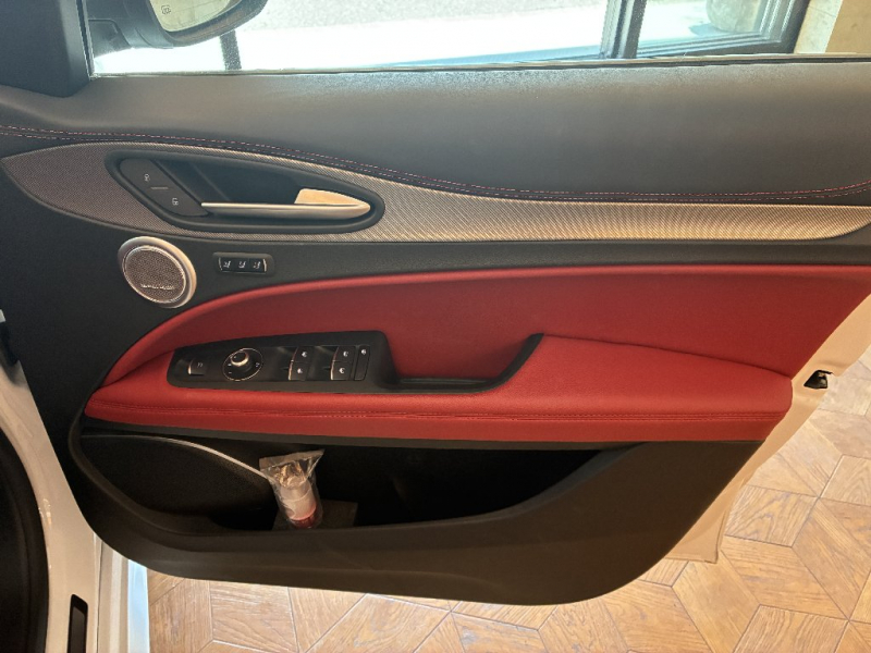 アルファロメオ ステルヴィオ 中古車