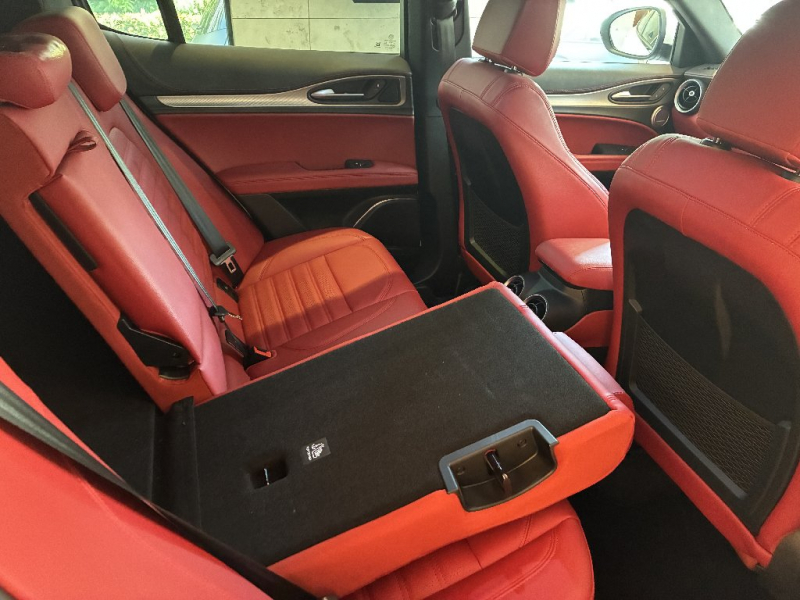 アルファロメオ ステルヴィオ 中古車