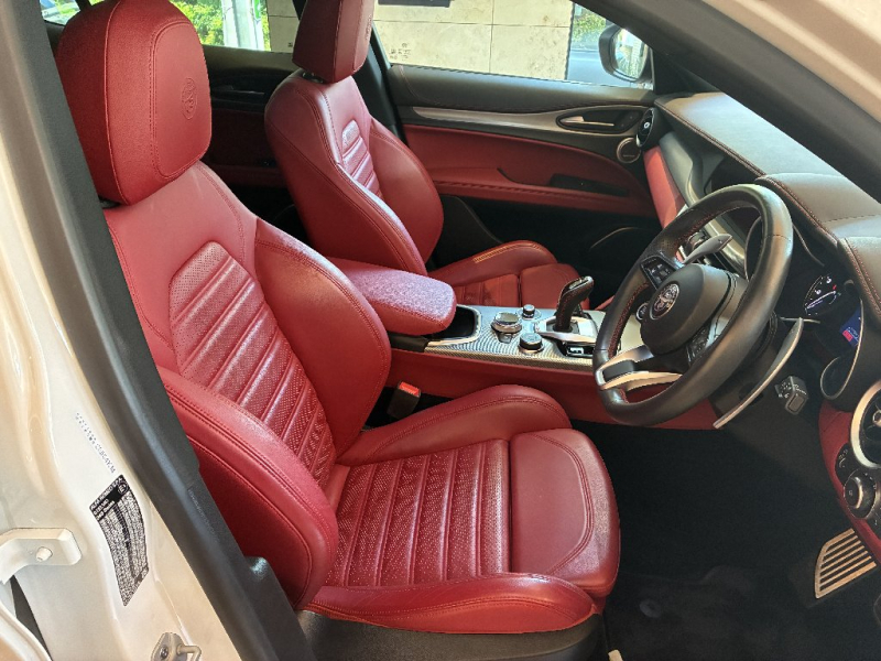 アルファロメオ ステルヴィオ 中古車
