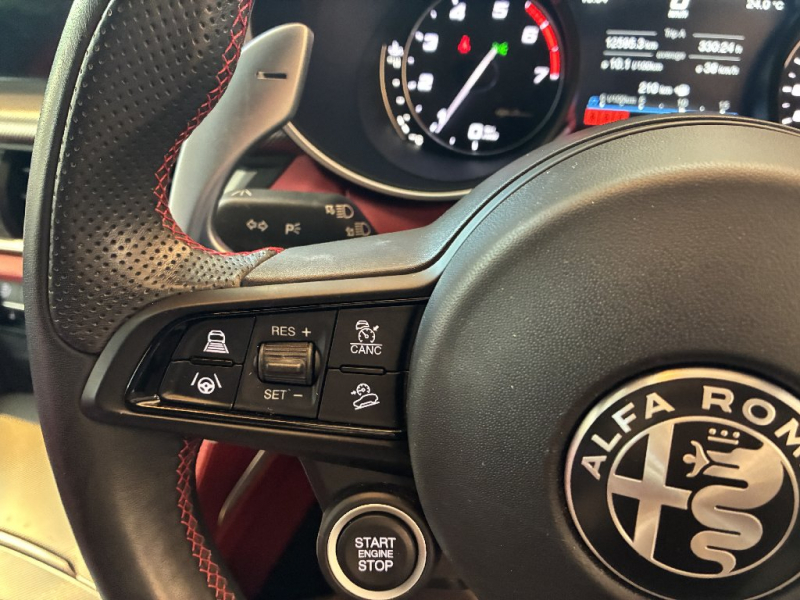 アルファロメオ ステルヴィオ 中古車