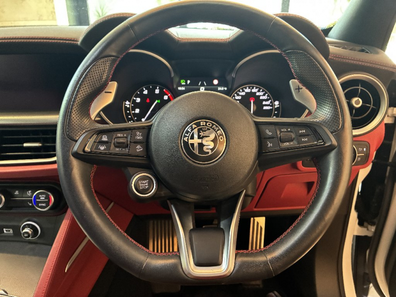 アルファロメオ ステルヴィオ 中古車