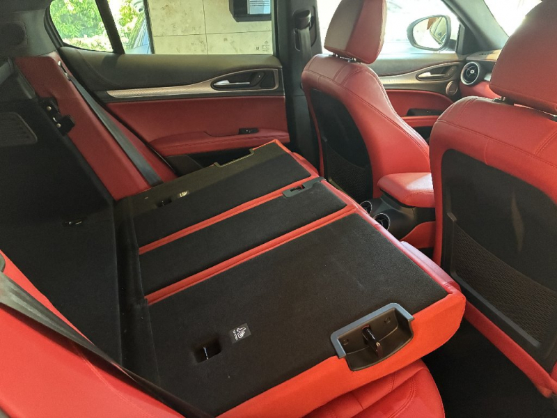 アルファロメオ ステルヴィオ 中古車
