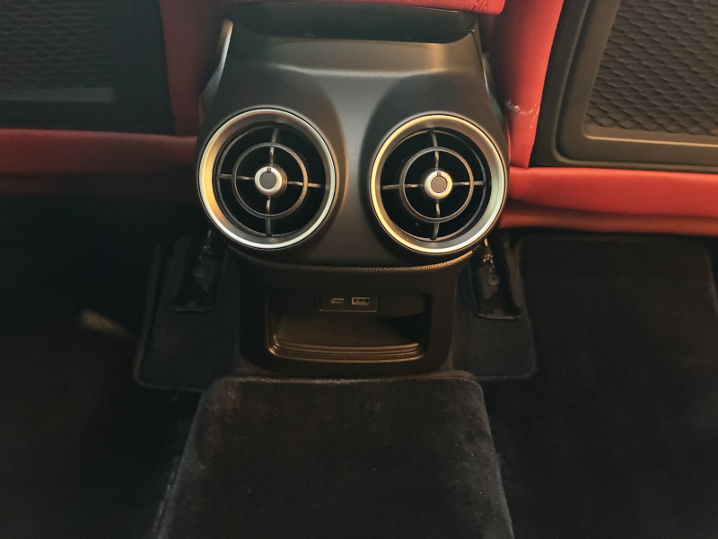アルファロメオ ステルヴィオ 中古車
