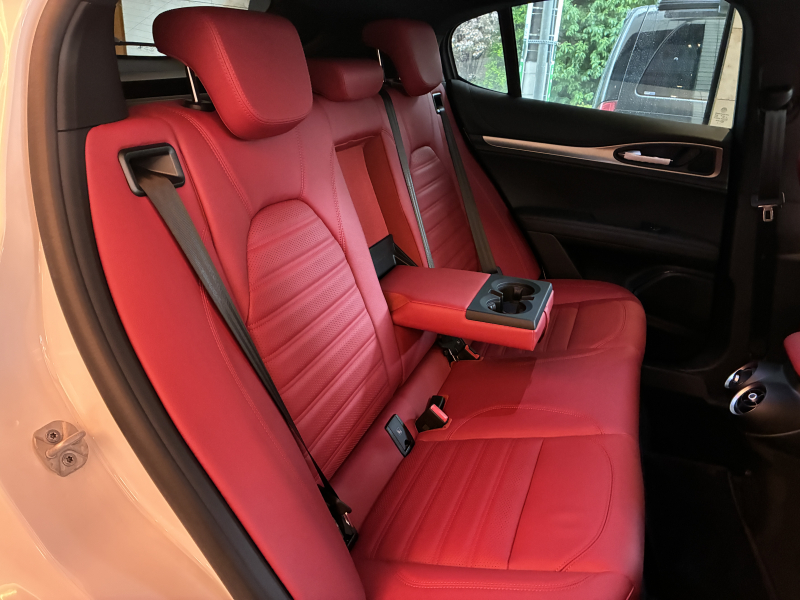 アルファロメオ ステルヴィオ 中古車