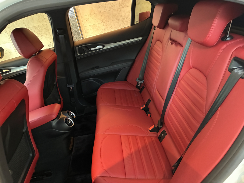 アルファロメオ ステルヴィオ 中古車